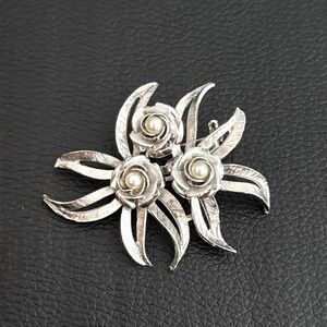 3/$24 - Vintage Silver Tone Rose Bunch Brooch